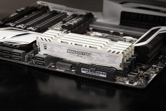 Оперативная память Crucial DDR4-3000 32768MB (Kit of 2x16384) Ballistix White (BLS2K16G4D30AESC), DDR4, 32 Гб, 2, Охлаждения модуля, Отсутствует